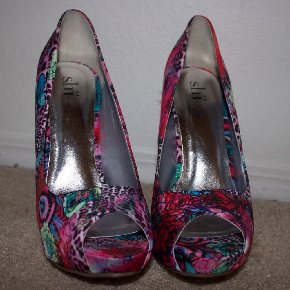 Multicolored peep toe stilettos